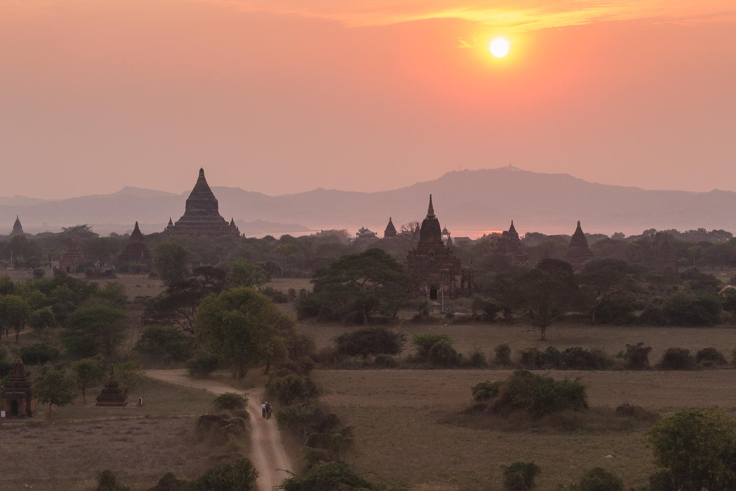 Coucher de soleil sur Bagan, Birmanie Myanmar