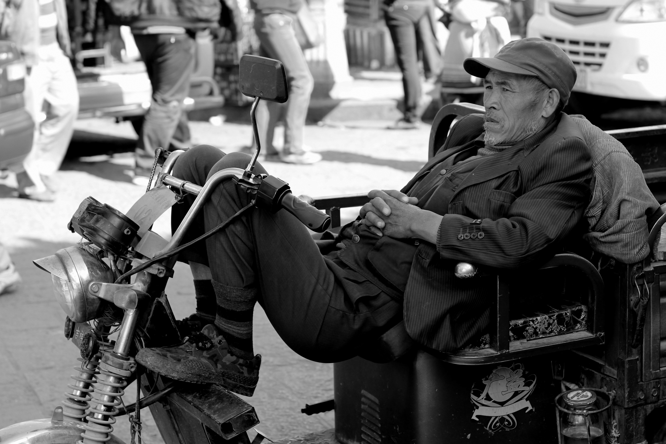 Portrait d'un homme sur son tricyle, Chine