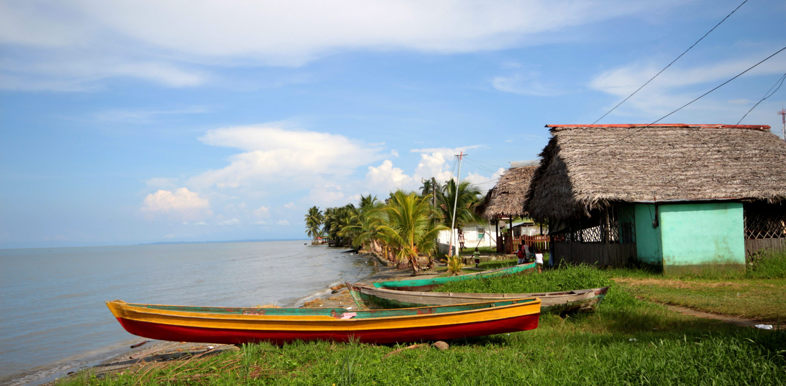 Village de pêcheurs vers Livingston, côte Caraïbe, Guatemala