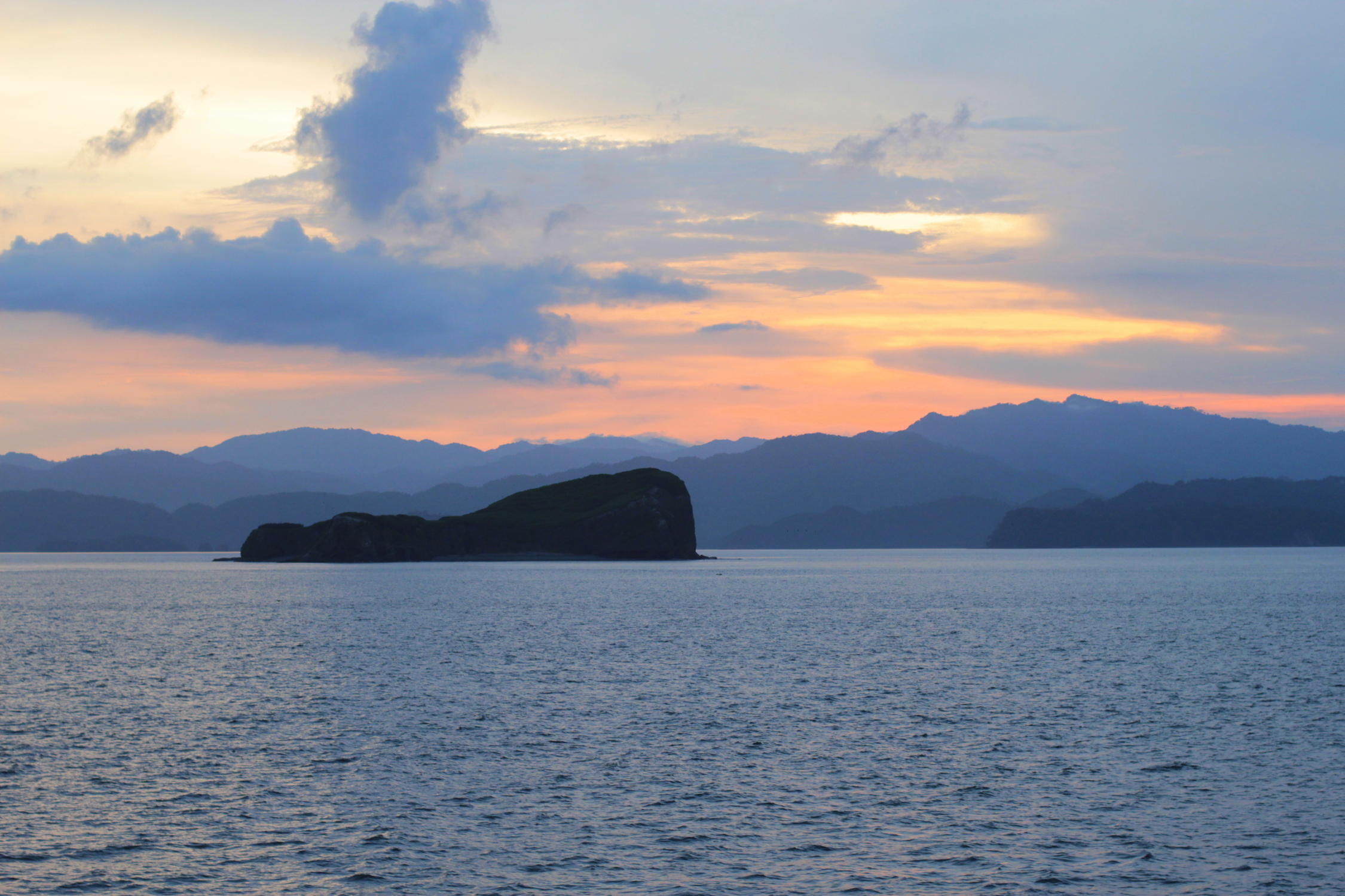 Traversée en ferry du golfe de Nicoya au coucher du soleil, Costa Rica