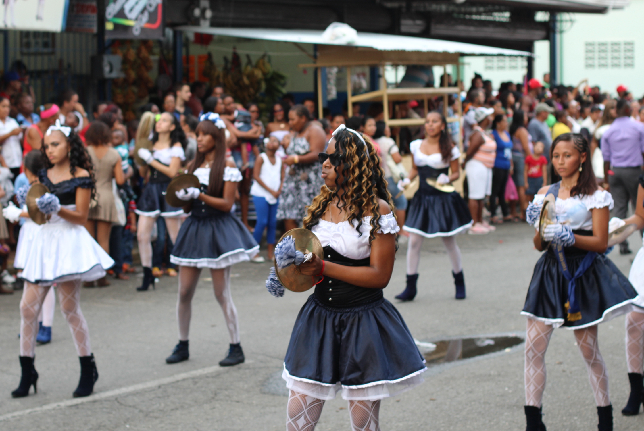 Défilé de fanfares à Limon, Costa Rica