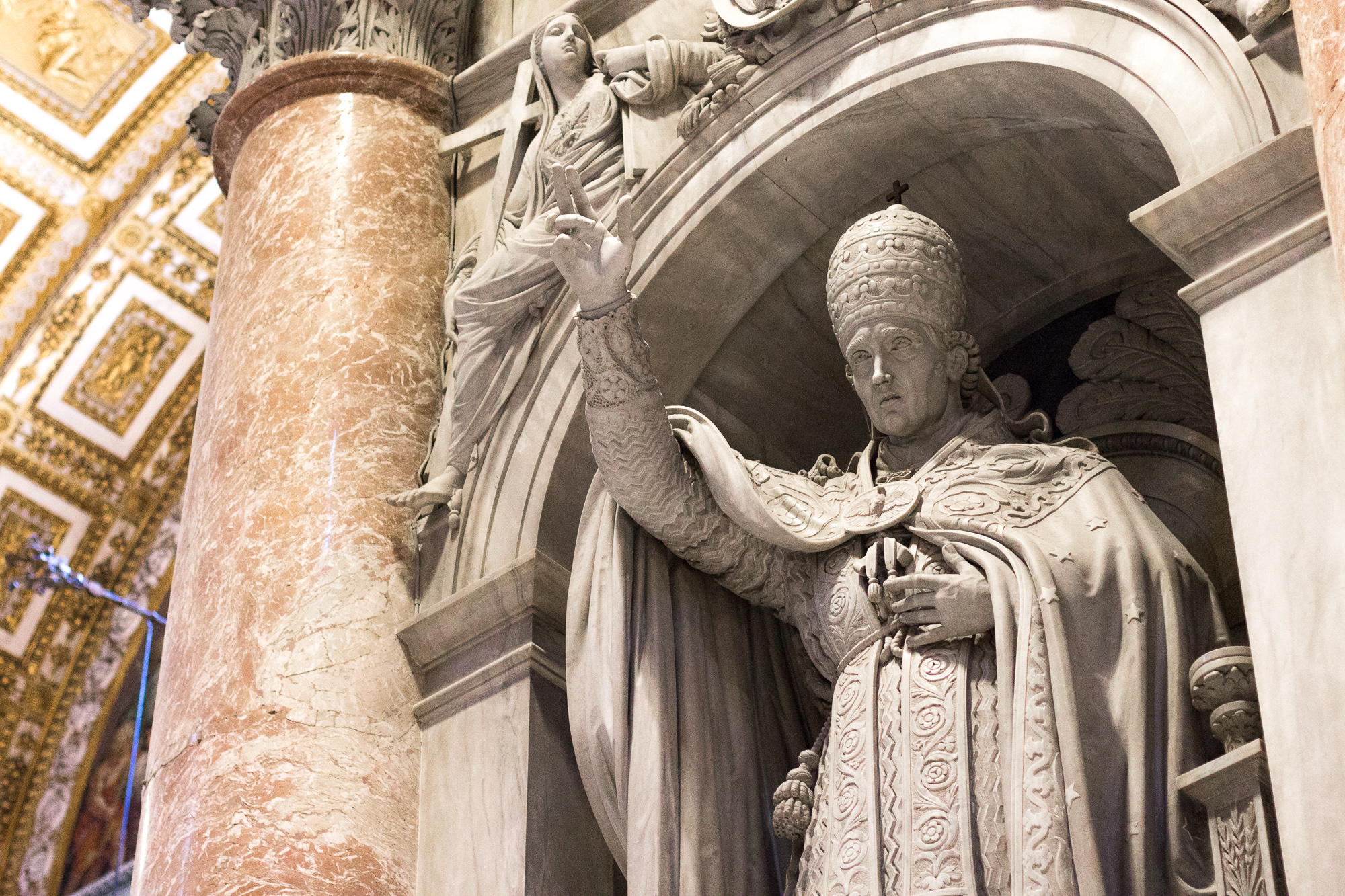 Statue de marbre du pape Léon XII, intérieur de la Basilique Saint Pierre, Vatican
