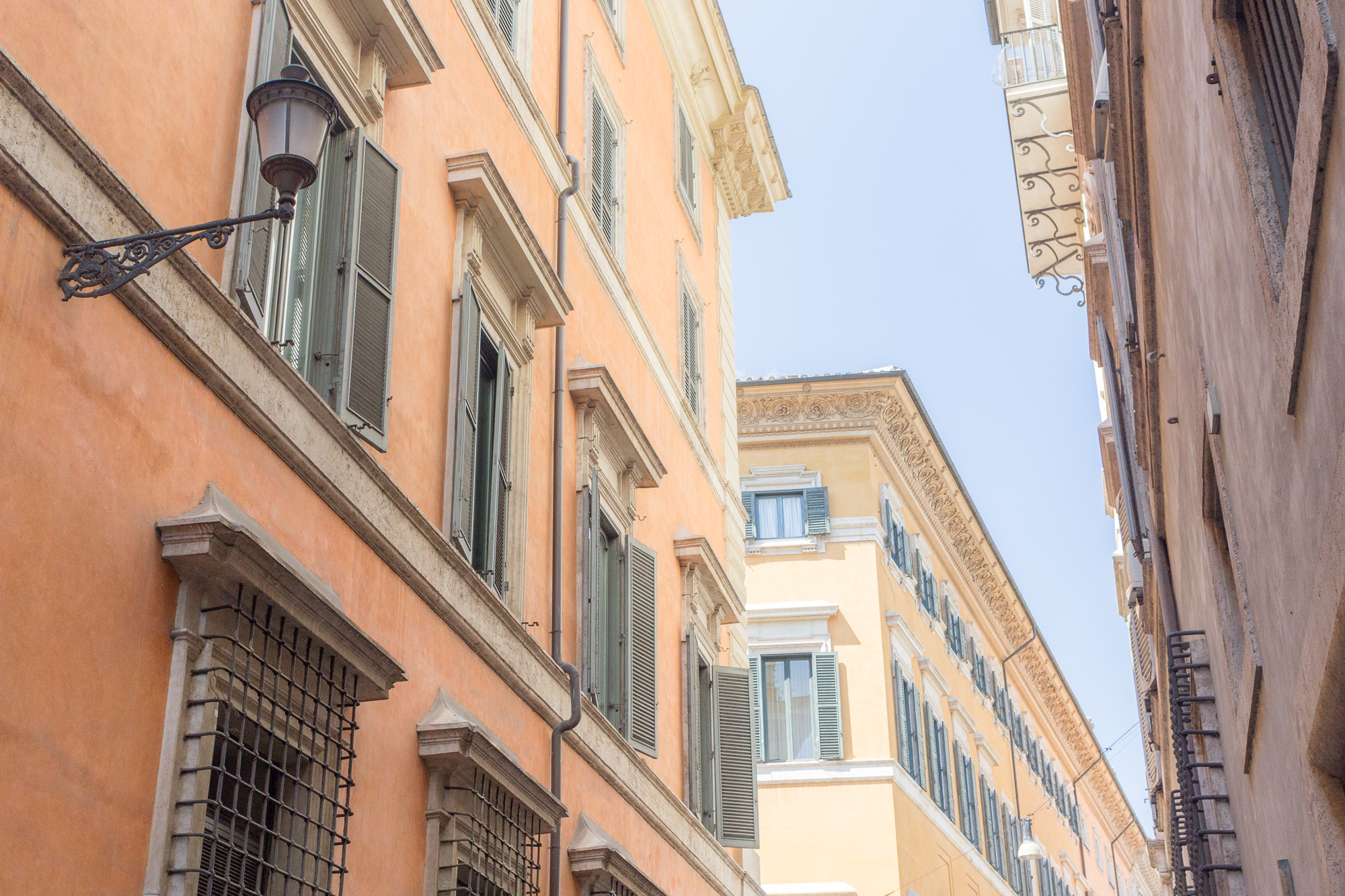 Immeubles au façades ocre, Rome, Italie