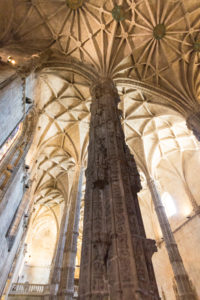 Pilier et voûte de l'église Santa Maria, monastère des Hiéronymites, Belém, Lisbonne, Portugal