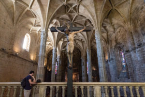 Jésus sur la croix dans l'Eglise Santa Maria, monastères des Hiéronymites, Belém, Lisbonne, Portugal