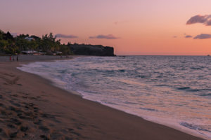 coucher de soleil sur la plage de Boucana-Canot, La Reunion