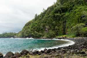 Falaises et mer couleur turquoise, anse des cascades, la réunion