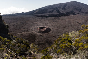 vue cratère formica leo dans enclos piton de la fournaise