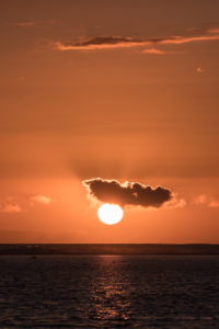 ciel en feu étang salé