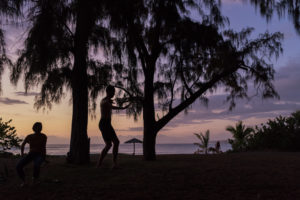 slackline coucher du soleil etang salé