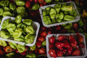 piments rouges et verts petit marché saint denis réunion