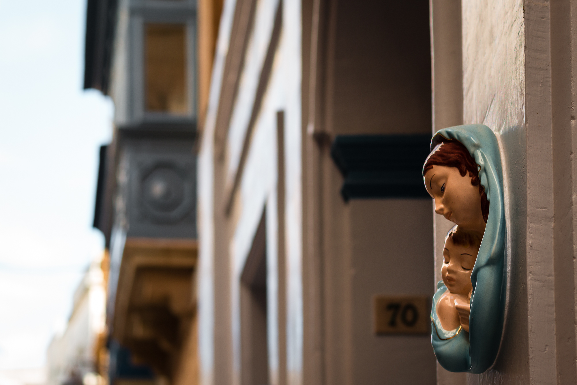statue vierge à l'enfant dans les rues des 3 Cités Malte
