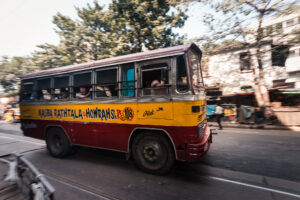 bus rouge et jaune calcutta