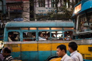 bus jaune et bleu calcutta